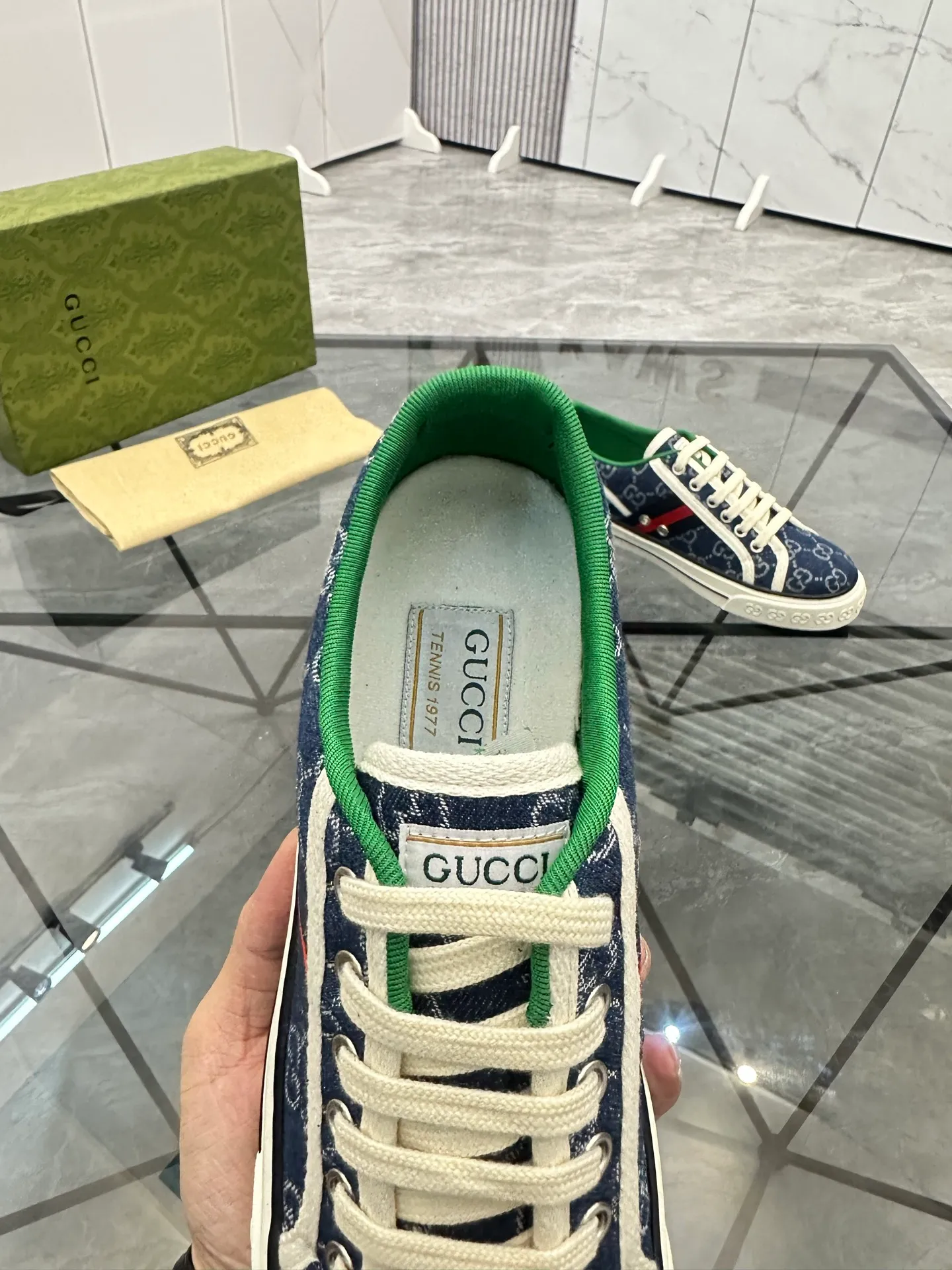 Men's shoes: 💰P360¥ Product trademark: Gucci* "Gucci*" low-cut casual shoes Regular size: 38-44 (can be customized to 45.46.) Product materials: Original material from the upper counter, breathable lining, original outsole. Number: 661